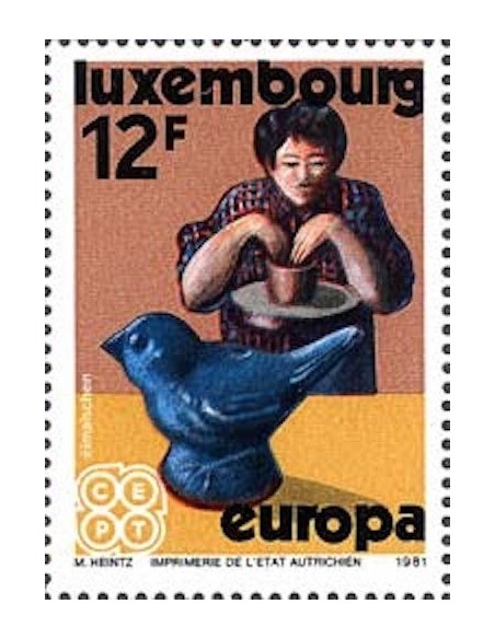 Luxembourg N° 0982 N**