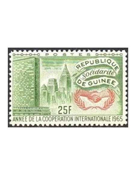 Timbre Poste GUINEE N° 0244 Obli philatelie foxtimbre