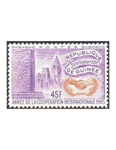 Timbre Poste GUINEE N° 0245 Obli philatelie foxtimbre