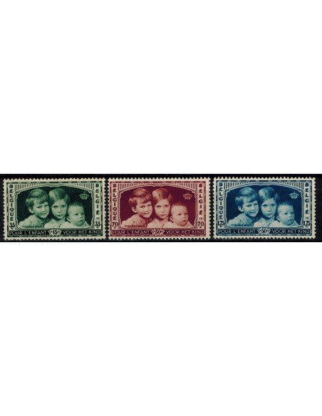 Timbres Bienfaisance Appel de la Reine " Enfants royaux "