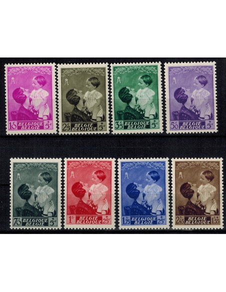 Timbres S. M. La Reine Astrid et S. A. R. le prince Beaudouin. Au profit de l'oeuvre " Souvenir de la Reine Astrid "